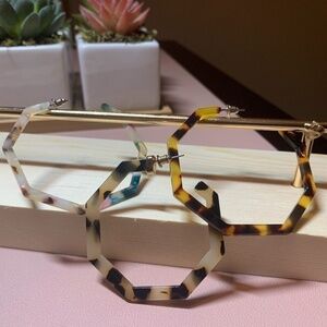 SALE💚 any 3 for $18 💚
 Tortoise Hexagon Acrylic Hoops Earring